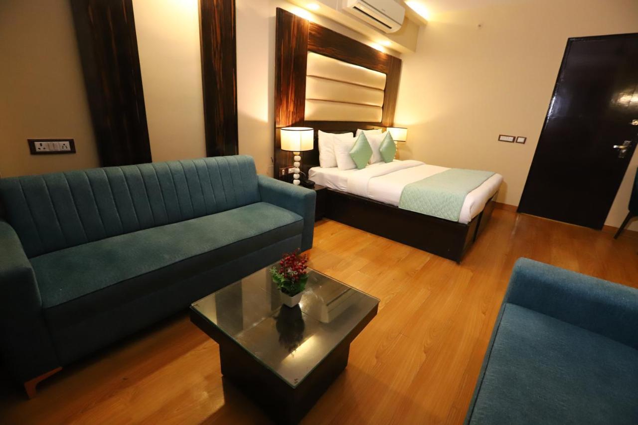 The Palm Spring A Boutique Hotel Naraina Nueva Delhi Exterior foto