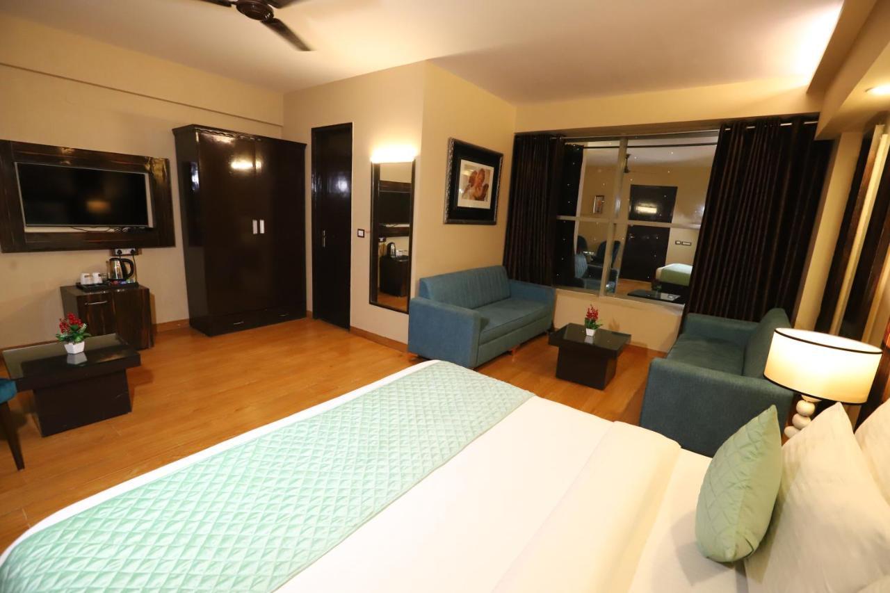 The Palm Spring A Boutique Hotel Naraina Nueva Delhi Exterior foto