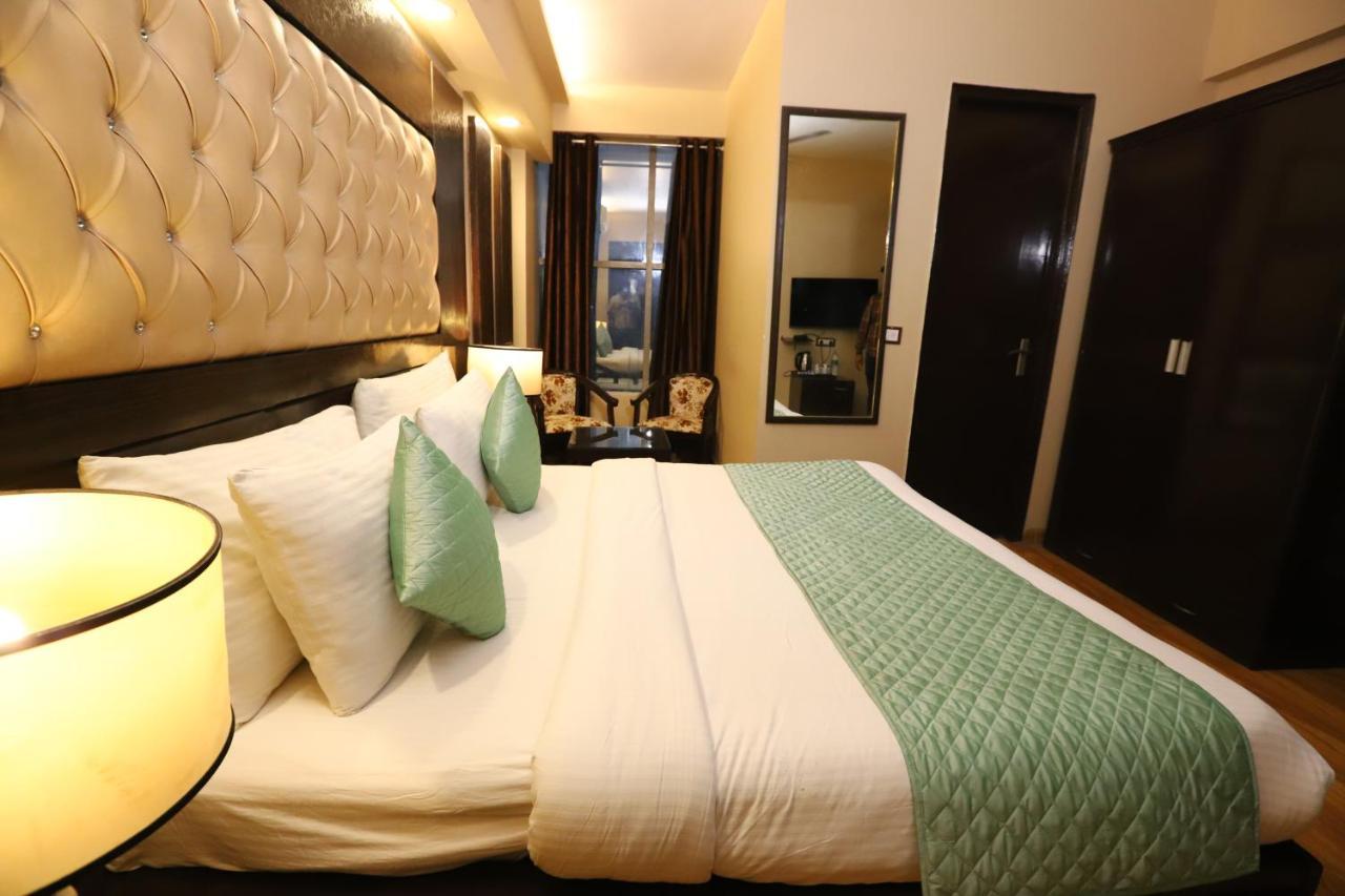 The Palm Spring A Boutique Hotel Naraina Nueva Delhi Exterior foto